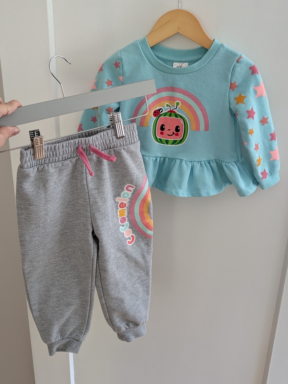 2/$30 💙 CoComelon Toddler Girls Sweatshirt and Jogger Pants Set